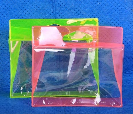 EN71 Die Cut PEVA Storage Bags Handle Plastic Travel Bag For Toiletries ISO9001